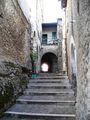 Montopoli di Sabina - Frazione Bocchignano - Vicolo a scalinata e sottoportico.jpg