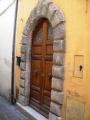 Montopoli di Sabina - Portone ed architrave in pietra (1).jpg