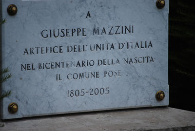 Napoli - Giusppe Mazzini - lapide sotto il busto.jpg