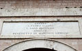 Norcia - Arco di ingresso - a patrio decoro il Sindaco Benedetto de Marchesi Cipriani.jpg