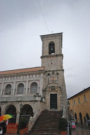 Norcia - Piazza San Benedetto - Chiesa.jpg
