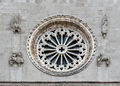 Norcia - rosone basilica di S. Benedetto.jpg