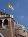 Padova - Basilica del Santo - Bandiera Vaticana.jpg