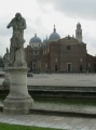 Padova - Santa Giustina - Prospetto con cupole.jpg