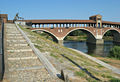 Pavia - Ponte sul Ticino e argine.jpg