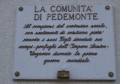 Pedemonte - Posta sulla Chiesetta del cimitero di Pedemonte Nr 2.jpg