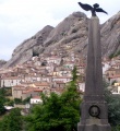 Pietrapertosa - Panorama di Pietrapertosa (PZ) col Monumento ai Caduti.jpg