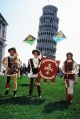 Pisa - Alfieri e Musici - sotto la torre.jpg