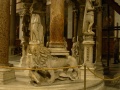 Pisa - Pulpito di N.Pisano - base con leone.jpg