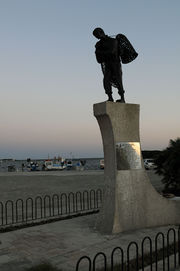 Porto Cesareo - Monumento alla Gente di Mare Morta.jpg
