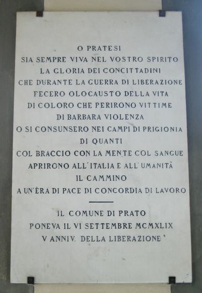 Prato - Lapide ai caduti in guerra.jpg
