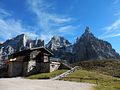 Primiero San Martino di Castrozza - Baita Segantini e Pale.jpg