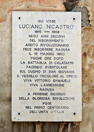 Ragusa - Lapide a Luciano Nicastro.jpg