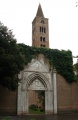 Ravenna - S.Giovanni Evangelista - portale e campanile.jpg