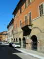 Rieti - Via Garibaldi - con lapide in latino.jpg