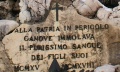 Roana - Lapide monumento ai caduti.jpg