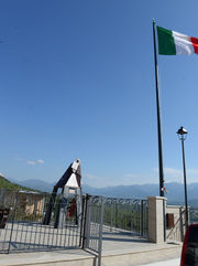 Roccacasale - Monumento agli Alpini.jpg
