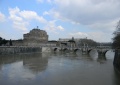 Roma - Castel Sant'Angelo e ponte omonimo - Il Tevere era a rischio esondamento..jpg