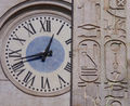 Roma - orologio - del Parlamento con obelisco.jpg