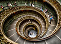 Roma - scalinata ai Musei Vaticani.jpg