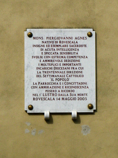 Rovescala - Lapide a Mons. Piergiovanni Agnes.jpg