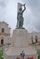 Ruvo di Puglia - Piazza già porta di Nohe - ai figli caduti per una grande Italia.jpg