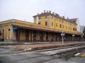 Saluzzo - Stazione ferroviaria - Vista lato binari.jpg