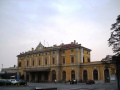 Saluzzo - Stazione ferroviaria - Vista lato esterno.jpg