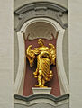San Candido - Statua sulla facciata.jpg