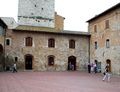 San Gimignano - Piazza L. Pecori - 2.jpg