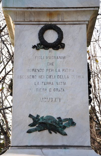 San Giovanni Rotondo - Lapide anteriore del Monum. ai Caduti.jpg