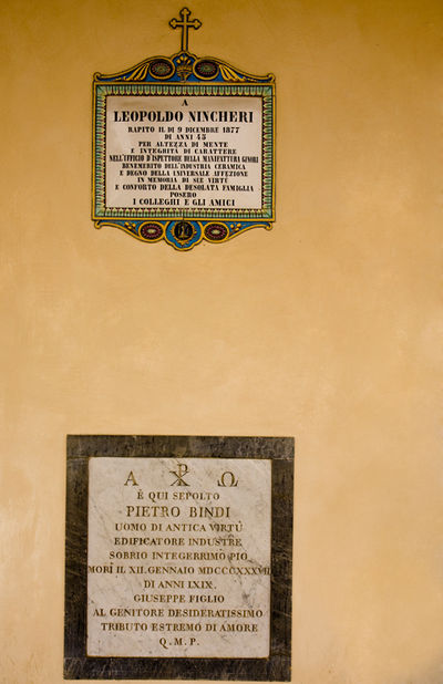 Sesto Fiorentino - Parrocchia di s. Romolo a Colonnata - Portico esterno.jpg