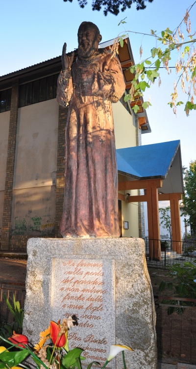 Spezzano della Sila - Statua Padre Pio.jpg