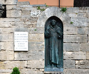 Todi - Monumento a Fra Jacopone da Todi - Piazza Umberto I.jpg