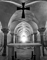 Trani - Altare in Cripta del Duomo.jpg