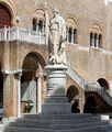 Treviso - Monumento ai caduti - Piazza dell'Indipendenza.jpg