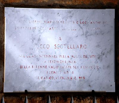 Tricarico - Lapide a Rocco Scodellaro - Piazza Garibaldi.jpg