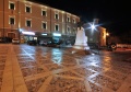Tricarico - Piazza Garibaldi by night.jpg