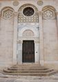 Troia - Cattedrale romanica di S. Maria Assunta - portale della facciata laterale.jpg
