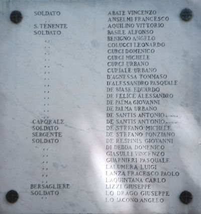Troia - Monumento ai Caduti della Grande Guerra - lapide ai caduti 2.jpg