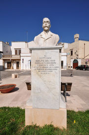 Ugento - busto di Adolfo Colosso.jpg