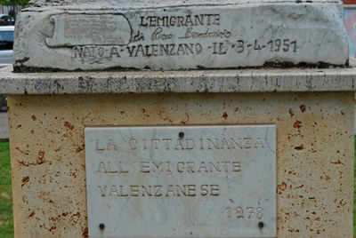 Valenzano - monumento all'emigrante Valenzanese - Rocco Brandonisio 3.4.1951.jpg