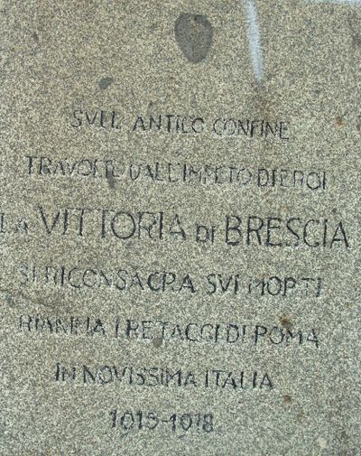 Vermiglio - Lapide alla Vittoria di Brescia.jpg