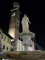 Verona - Piazza Erbe - Fontana Madonna Verona e Torre dei Lamberti.jpg