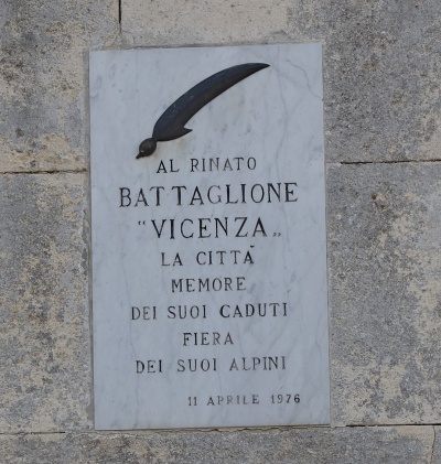 Vicenza - Al rinato Battaglione Vicenza.jpg