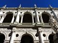Vicenza - Basilica e statua.jpg
