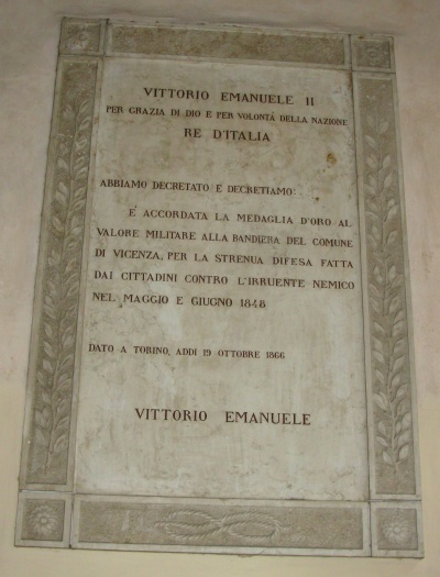 Vicenza - Lapide a Vittorio Emanuele II.jpg
