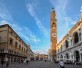 Vicenza - Piazza dei Signori e Torre dei Bissari.jpg
