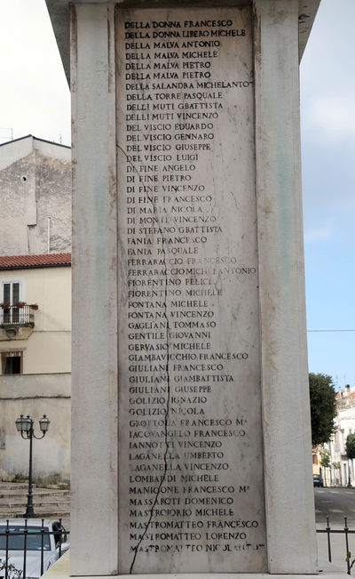 Vico del Gargano - Monumento ai caduti DE - MA.jpg