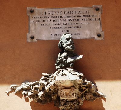 Vignola - lapide a Giuseppe Garibaldi - Vignola 16 aprile 1882.jpg